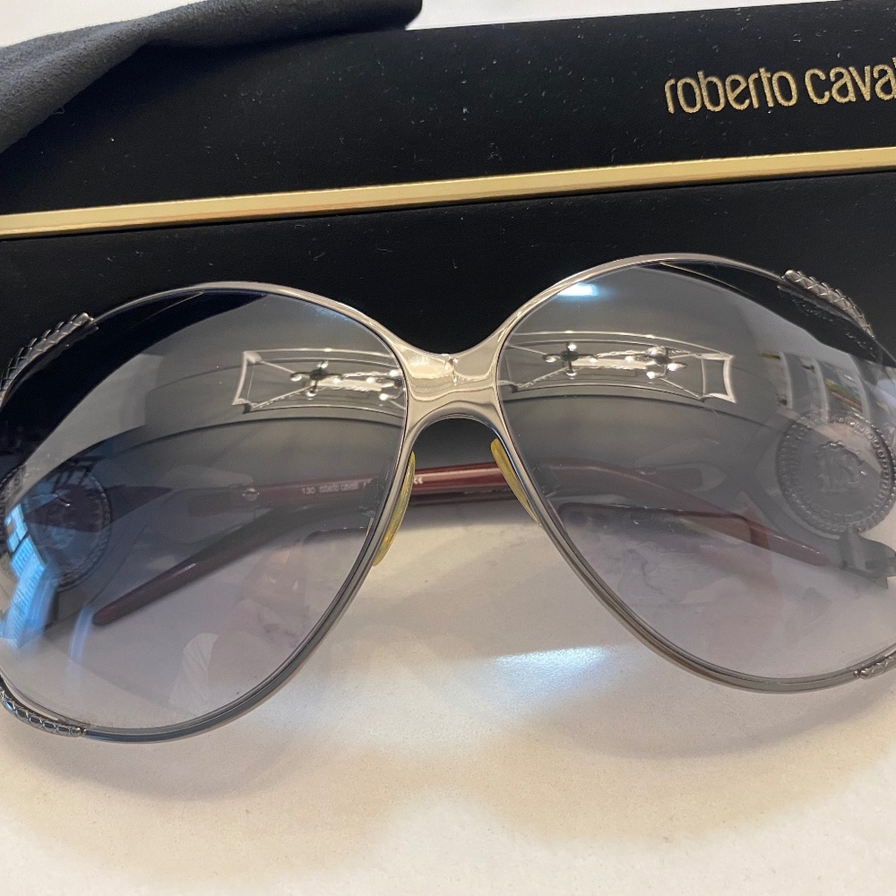 Roberto Cavalli Sunglasses Corniola 445S Color 08B (gunmetal, red frame)